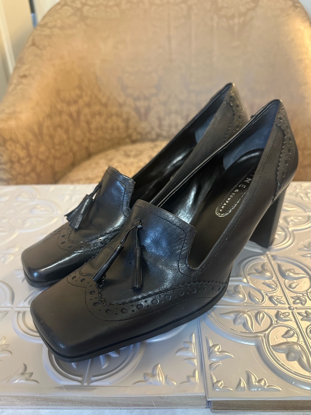 Nine & Co Braidly Black Leather Wingtip Tassel Block Heel Pumps Size 8.5M - Picture 3 of 9
